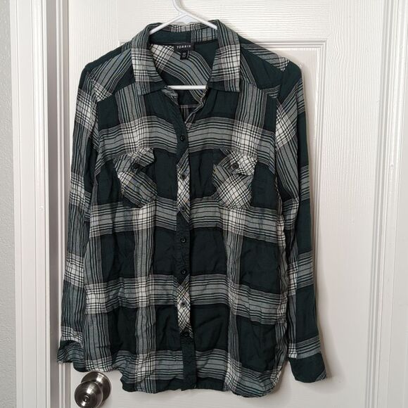 torrid Tops - Torrid long sleeve button down shirt size 00 medium